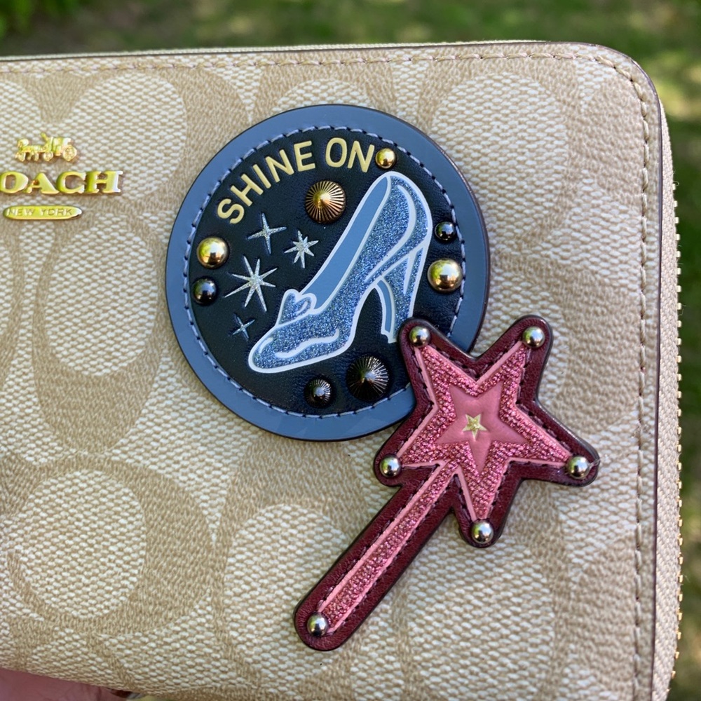 SOLD⛔️Authentic COACH sign leather Disney X zip wallet - Picture 6 of 10